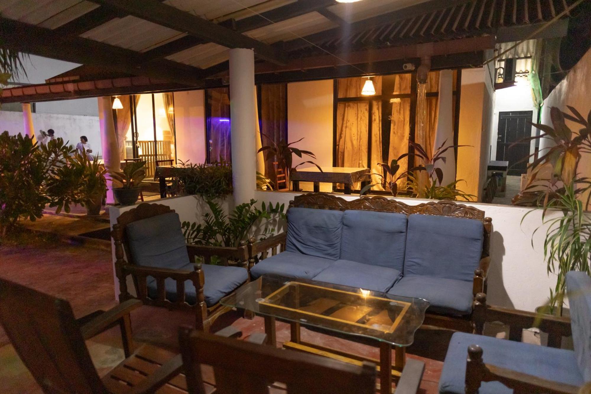 Yes Beach Hostel Mirissa Exterior foto